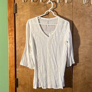 White Embroidery quarter sleeve flowy top